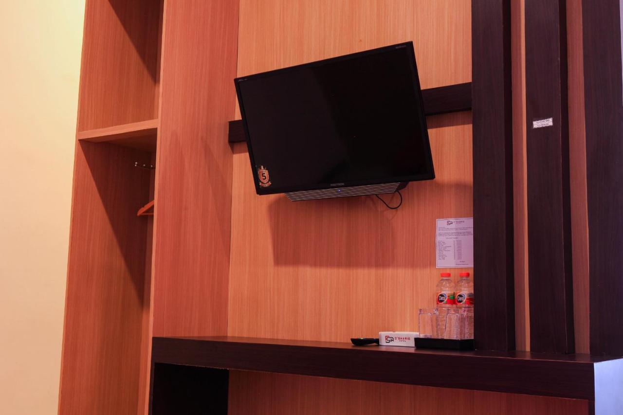 D'Shario Hotel Kepanjen Μαλάνγκ Εξωτερικό φωτογραφία